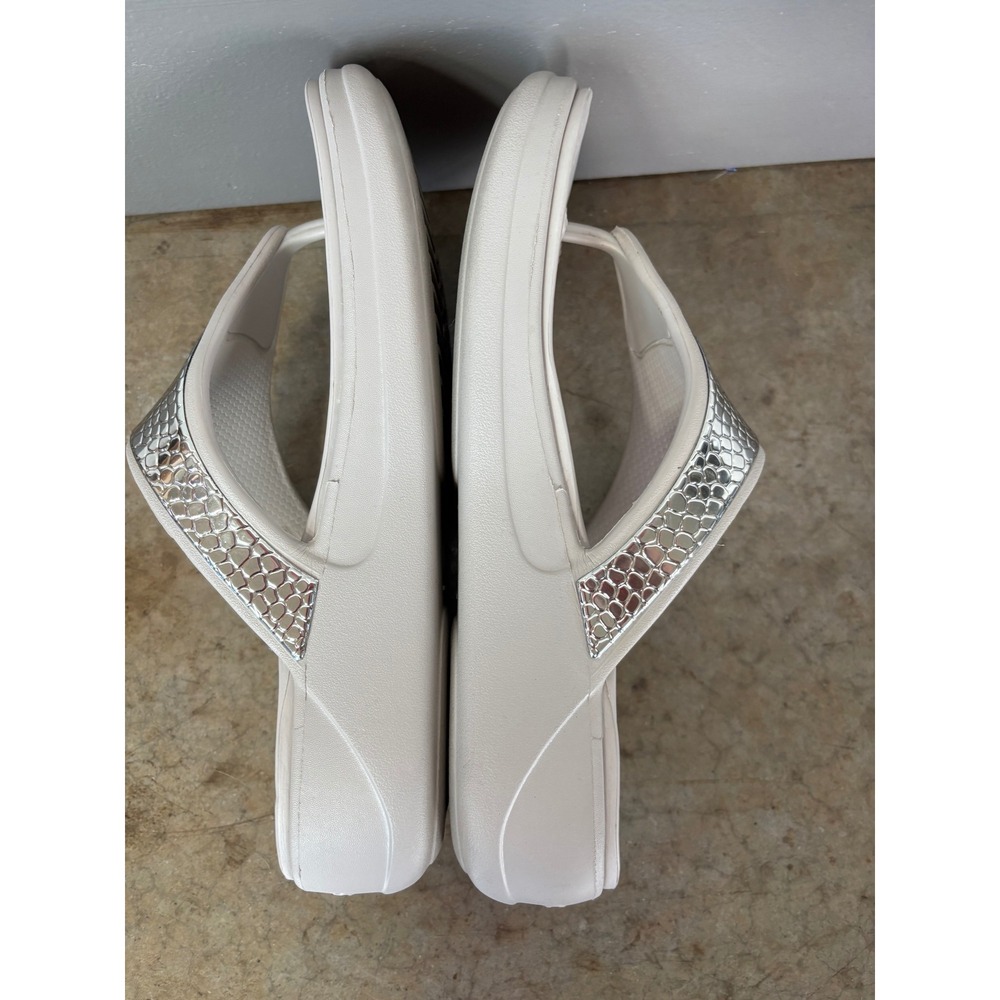 Crocs Capri V Metallic Texture Sandals White Silver Snakeskin Flip Flops Size 8 - Picture 3 of 8